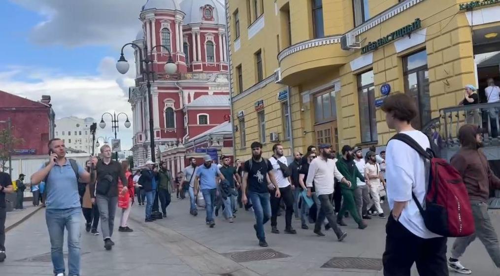 В Москве начался митинг мусульман: две недели подряд силовики срывали ...